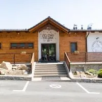 Penzión Uhliská a Depandance Gazdovský dom, hotel din Nemšová