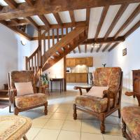 Cozy Holiday Home with Barbecue in Aquitaine, hotel in Simeyrols