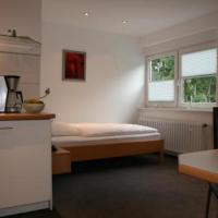 Apartment-Haus, hotel in: Stammheim, Keulen