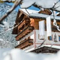 Kristallhotel Corona-Krone: San Vigilio Di Marebbe'de bir otel