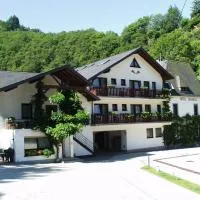 Moselhotel Waldeck, hotel v destinaci Burgen