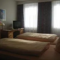 Neustädter Hof Hotel Garni، فندق في نيوستاد ام روبنبر