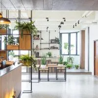 Rainbow Hotel, hotel di Magong