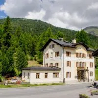 Hotel Veduta, hotell sihtkohas Cinuos-Chel