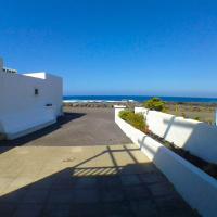 Front Beach House For Relax, hotel in El Golfo