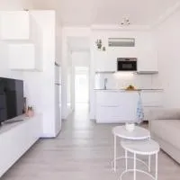 Deluxe Apartment. 50 meters Beach, hotel u gradu San Agustin