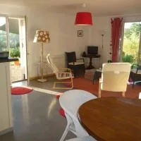 Splendide vue Pyrénées, Rez de jardin 2 chambres, hotel u gradu Montjoie-en-Couserans
