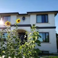 Metropolis MetroTown Area lovely place 2 or 1 bedrooms suite, hotel New Westminsterben