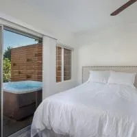 Mother in Law Suite with Private Hot Tub--Downtown, hotel sa North Bend