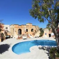 Villa Aya - 2 Bedroom with Shared Pool, hôtel à Il-Pergla