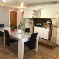 LES GITES DE MONTMARTRE, hotel din Le Perrier