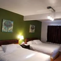 Sun Plaza Motel, מלון בSundre