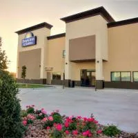 Days Inn & Suites by Wyndham Port Arthur، فندق في بورت أرثر