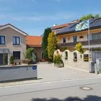 Pension und Ferienwohnungen Lerchl, hotel a Dachau
