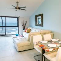 BV103 - Amazing Oceanfront Condo steps from beach, hotel in Humacao