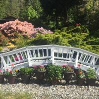 Garden Bridge House, hotel near Sechelt Airport - YHS, Sechelt