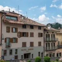 Hotel Ambra, hotelli kohteessa Clusone