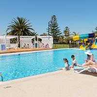 The Retreat West Beach Parks, West Beach, Adelaide, hótel á þessu svæði