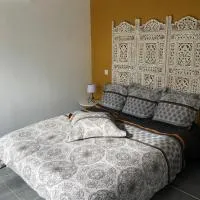 Chez Frédérique et Jean-Claude: Les Taillades şehrinde bir otel