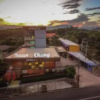 Baan Chang Hotel & Coffee House, מלון בטאק