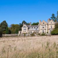 Hurst Green Chateau Sleeps 15 Pool WiFi, hotel in Hurst Green