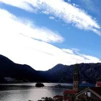 Apartment Mediterraneo Blue Sky, hotel i Perast