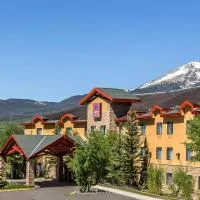 Comfort Suites Summit County, hotel u gradu Dilon