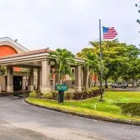 Quality Suites Fort Myers Airport I-75、フォートマイヤーズにあるサウスウエスト・フロリダ国際空港 - RSWの周辺ホテル
