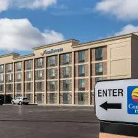 Comfort Inn Bay City - Riverfront، فندق في باي سيتي