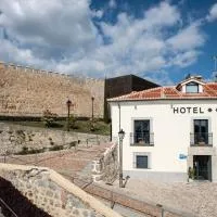 Hotel Puerta de la Santa, מלון באווילה