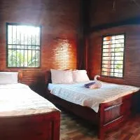 Cat Tien Farmer Lodge: Quan Tom şehrinde bir otel