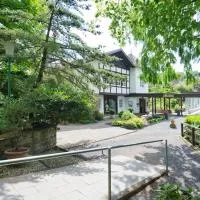 Romantik Waldhotel Mangold, готель у місті Бергіш-Гладбах