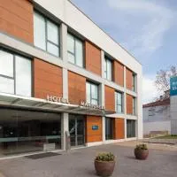Hotel Ciutat Martorell، فندق في مارتوريل