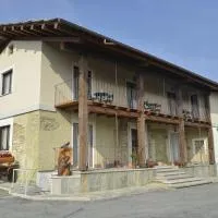 Agriturismo Ai Prüsot, hôtel à Bagnolo Piemonte