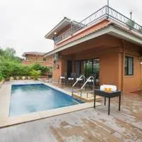 Viesnīca SaffronStays Dhyana - 3BR pet-friendly pool villa with Wi-Fi, indoor games and riverside trails in Wadas gated estate pilsētā Pālghar