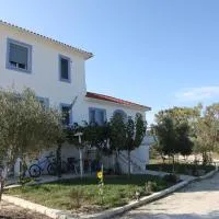 Romanos Xi, hotel u gradu 'Xi'