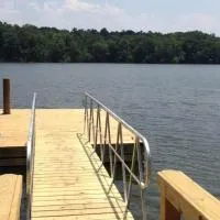Bring Your Boat! Lake Murray Haven w/ Deck & Dock – hotel w mieście Lake Murray Shores