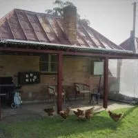 Fernbrook Cottage: Marrangaroo şehrinde bir otel