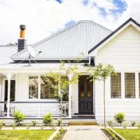 White Cottage, Hotel in Matakana