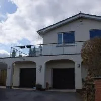 Luxury 3 bedded room with sea views and parking, hotel en Paignton