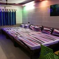Sri Priya Lodge, מלון בDharmapuri