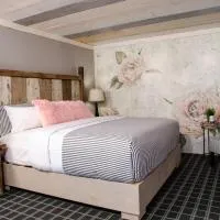 Vintage Block Inn & Suites، فندق في أوكوبوجي