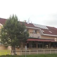 Penzion Kaplna، فندق في Kaplna