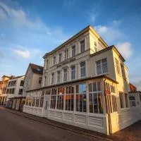 Hotel Weisse Düne โรงแรมในบอร์คุม