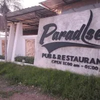 Paradise Inn and Dining, hotel i Saraburi