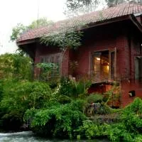 The Rippling Edge - River front property, hotel v destinaci Karjat