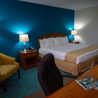 a hotel room with a bed and a chair at Caribe Hotel Ponce