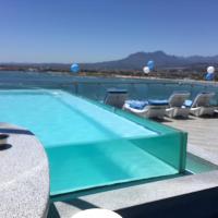 GORDON's SHORE LUXURY APARTMENTS - Solar Powered, hotel u gradu 'Gordonsbaai'