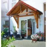 Landhaus-Apartments, מלון בWattenheim
