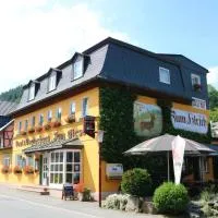 Landhotel Zum Hirsch, hotel di Unterweißbach